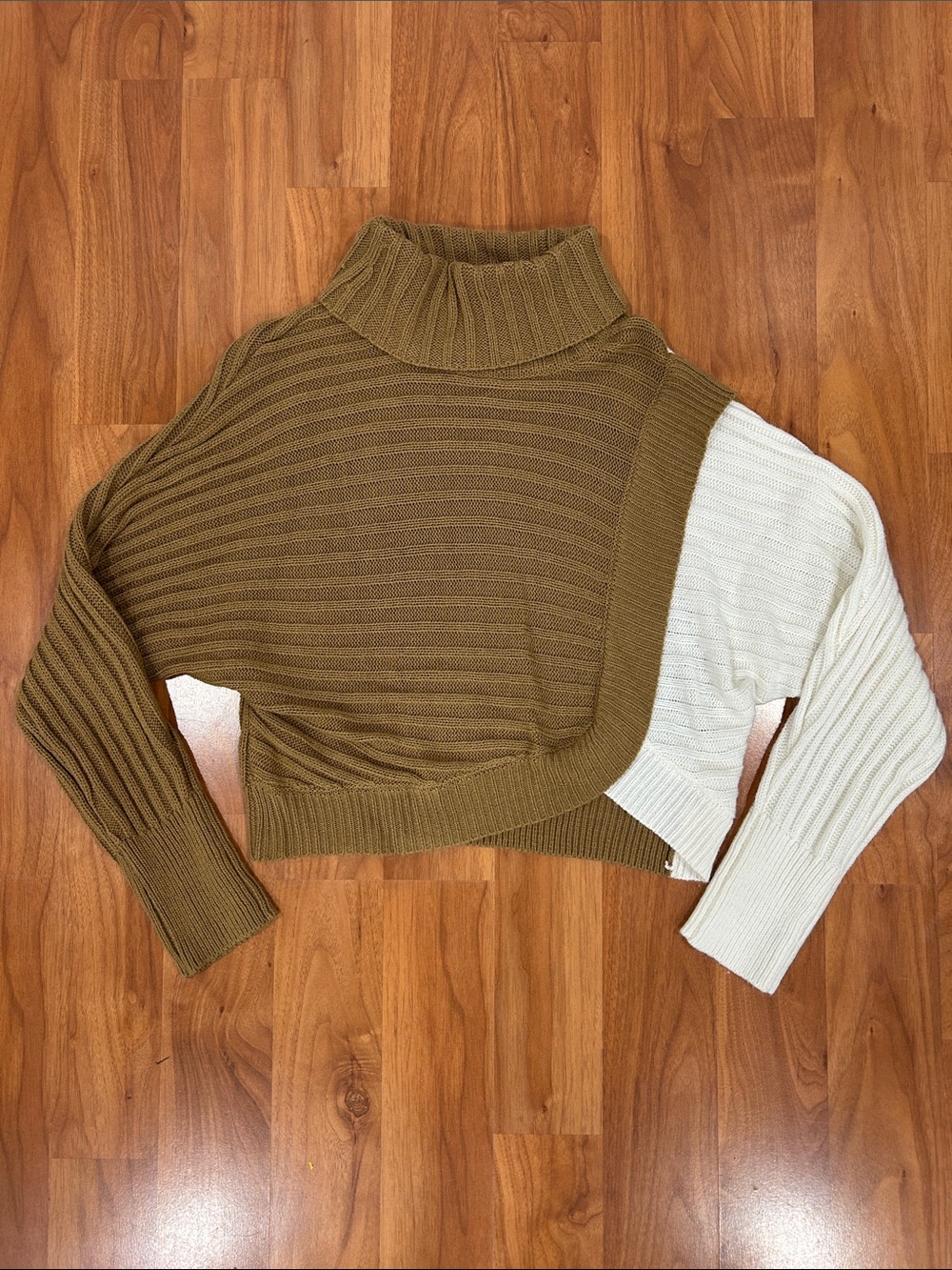 Almost Famous Two-Tone Cropped Turtleneck Sweater - Brown & Cream